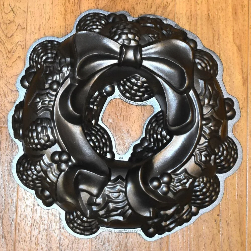 Nordic‎ Ware Platinum Holiday Wreath Bundt Pan